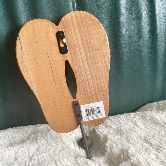Flip Flops Wall Hook - Wood and Metal Beach House Summer Home Decor - Picture 6 of 8